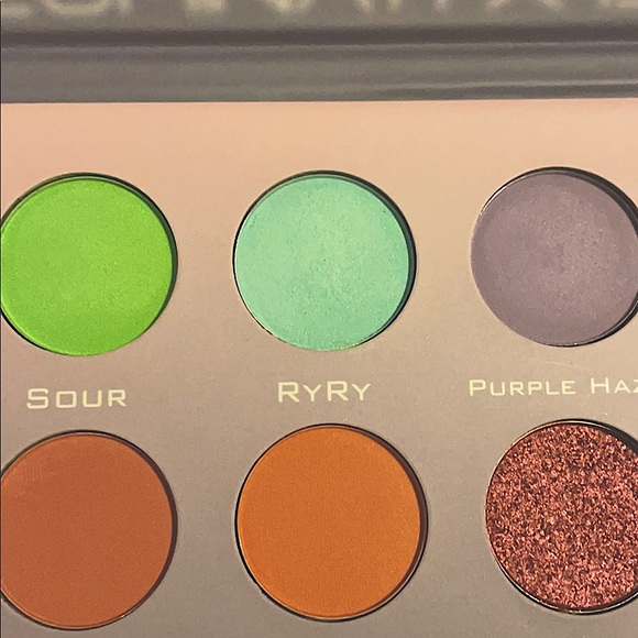 Illuminati X Isa eyeshadow palette - Picture 5 of 5